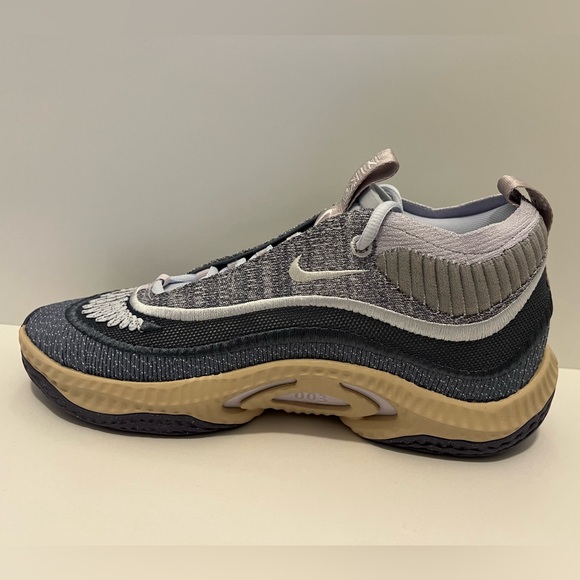 Nike cosmic unity women’s sneakers - Picture 3 of 5